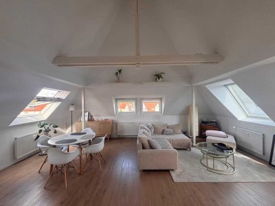 Schöne helle DG-Wohnung - zentral gelegen