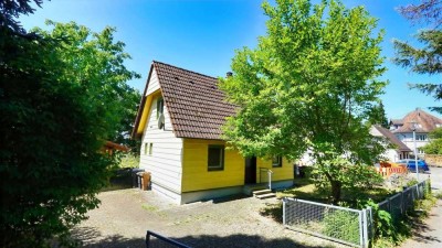 Herrliches Grundstück mit charmantem Häuschen