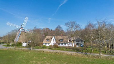Einzigartiges Reetdachhaus mit idyllischem Bauerngarten in Nordseenähe