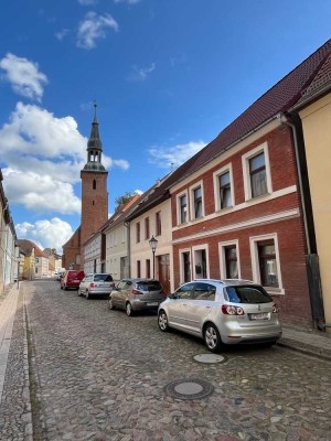 Historisches Haus für Handwerker innerhalb der alten Stadtmauer