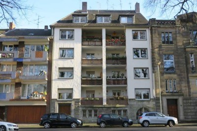 Helle 2-Zimmer DG-Wohnung mit Einbauküche und Parkblick