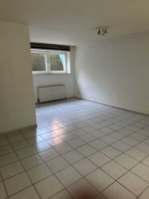 Stilvolle 1-Zimmer-Souterrain-Wohnung in Köln Volkhoven/Weiler