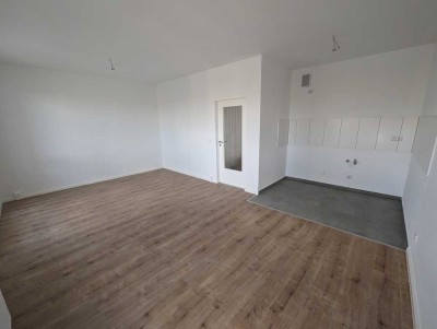 Erstbezug nach Sanierung  3-Zimmer-Wohnung mit Balkon und Lift