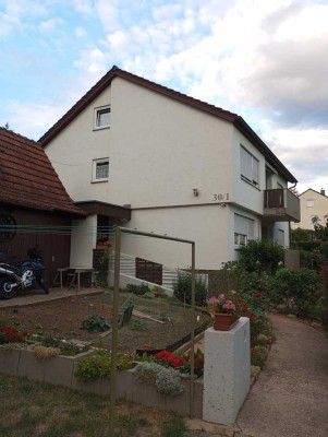 Schöne 3,5 Zi-Wohnung mit separatem Büro/Hobbyraum + Außenstellplatz.