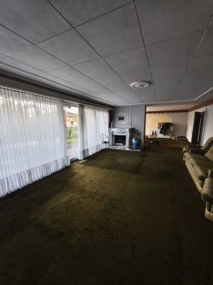 Großzügige Villa mit über 3.500 m² Grundstück und Ausbaupotenzial in ruhiger Lage von Gundheim