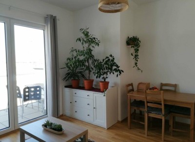 Bbefristet vermietete und klimatisierte 2-Zimmer-Wohnung mit hofeseitiger Terrasse mit opt. Garagenstellplatz!