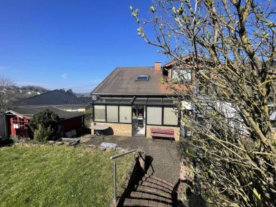 Schöne Doppelhaushälfte mit Einliegerwohnung in ruhiger Lage von Primstal