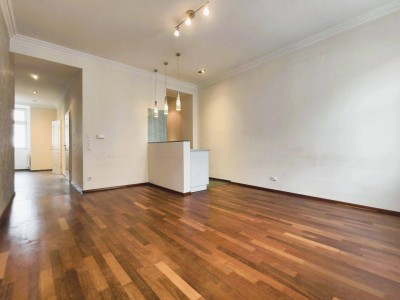 Geräumige 2 Zimmer im stilvollen Altbau - Zentrale Lage Pilgramgasse, 1050 Wien - U4 Fußläufig - inkl. Balkonzubau