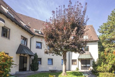 Anfragen per E-Mail! Attraktive 3 ZKB Dachgeschosswohnung mit Balkon in absolut ruhiger Wohnlage