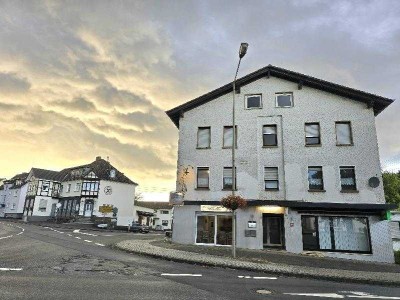 Großzügige helle 3-Zimmer-Wohnung 98 m² Wfl in Flammersfeld zentrale Lage mit Garag