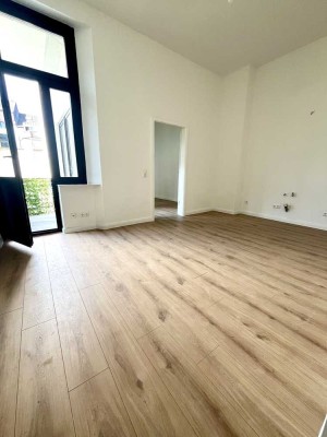 Frisch Renoviert: Wunderschönes Altbau-Apartment mit Balkon am Frankenplatz