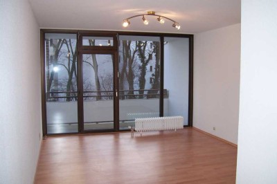 Teilmöblierte 1,5-Zimmer-Wohnung mit Balkon, Aufzug & Tiefgaragenplatz in Top-Lage