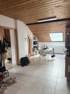 Sanierte 2,5-Zi-Dachgeschosswohnung in Grombühl! WG-geeignet.