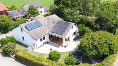 Großzügig Wohnen - Modernisiertes EFH/ZFH mit traumhaftem Garten in ruhiger Siedlungslage