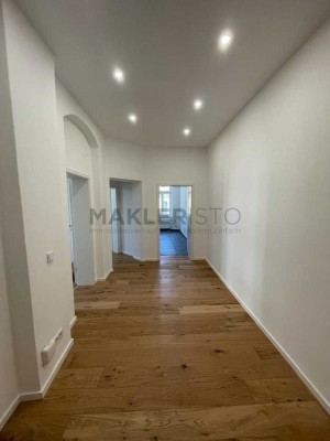**Modern & stilvoll: 2-Zimmer-Wohnung mit EBK, Parkett & Designerbad**
