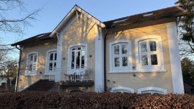 Renoviertes Altbau-Haus aus der Gründerzeit in Bauernhaus-Umgebung Alt-Osdorf