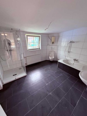 Modernisierte 2,5 - Zimmer Wohnung inkl. Balkon und optional EBK