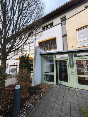 Sie suchen das Besondere? Stilvolle 2,5-Zimmer Wohnung mit uneinsehbarer Terrasse in Zerzabelshof