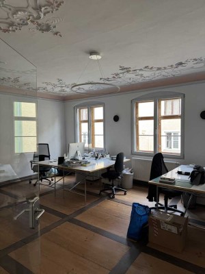 Hochwertige 2-Zimmer-Wohnung in saniertem Baudenkmal