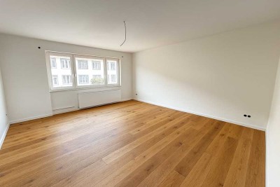 Erstbezug: Kernsanierte 4-Zimmer-Wohnung mit EBK und Balkon in Stuttgart-Mitte