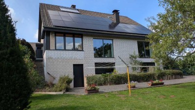 Freistehendes Einfamilienhaus mit sonnigem Garten und Photovoltaik