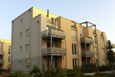 Geräumige 3 -Zimmer-Wohnung mit großer Terrasse und Mietergarten