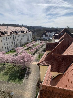 Gepflegte 2-Zimmer-Wohnung mit Einbauküche, Stellplatz und idyllischem Innenhof