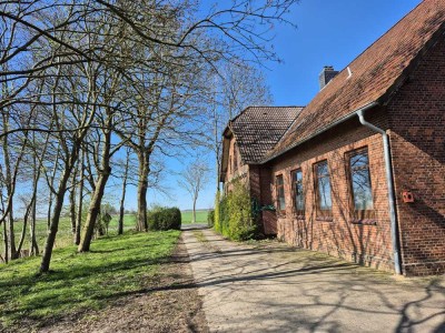 Schöne und modernisierte 4-Zimmer-Dachgeschosswohnung in Stördorf