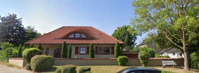 Viel Raum für Familie und Ideen: Traumhaftes Familienhaus (11 Zi.) mit Garten, Sauna & Bauplatz