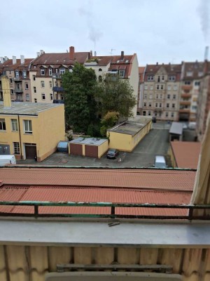 Helle kernsanierte, sehr ruhige 4-Zimmer  Wohnung mit Balkon im 3. OG in Nürnberg St. Leonhard