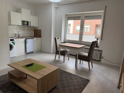 Möbliertes Apartment in ruhiger Seitenstraße mit idealer Verkehrsanbindung