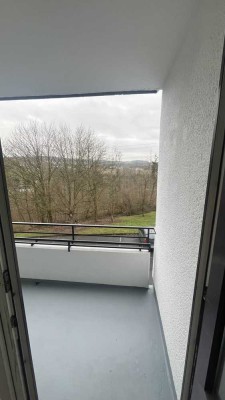 Schöne Wohnung mit noch schönerer Aussicht inkl. Balkon zum 01.03