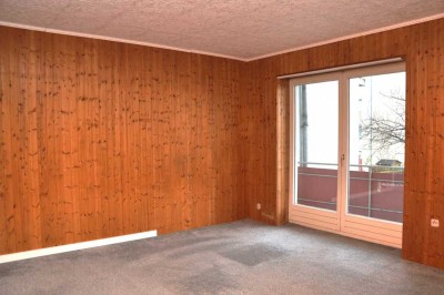 Helles Wohnen, ruhige Lage: 3-Zi.-Wohnung mit Süd/Ost-Balkon, Stellplatz