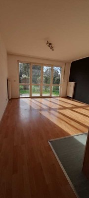 Kleine 1- Raum-Wohnung mit Einbauküche und Terasse