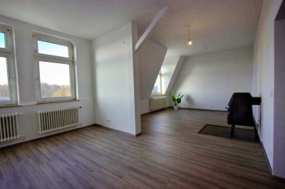 Beste Aussicht unterm Dach mit Kamin und EBK, Altbau