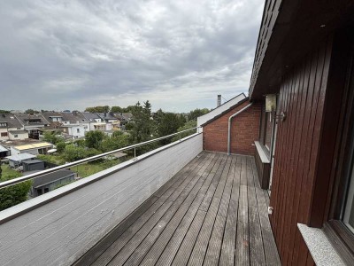 **sanierte DG-Wohnung mit großzügigem Balkon**