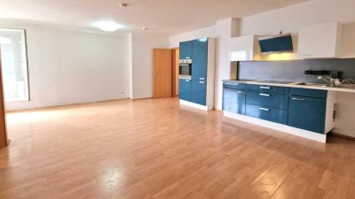 IN THE CITY! 2 Zimmer + Terrasse! Modernes und junges Wohnen