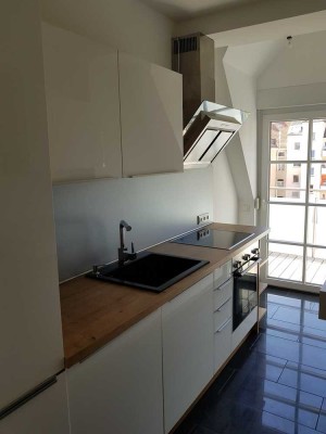 Sanierte 2,5-Zimmer- Maisonette-Wohnung mit Balkon und Einbauküche in Neu-Ulm