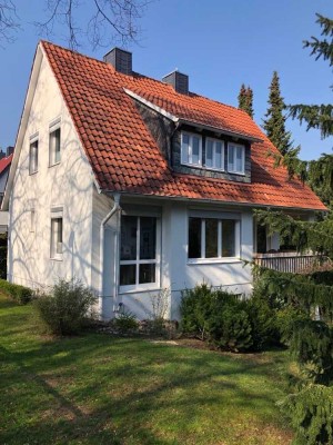 Provisionsfrei: Freistehendes Einfamilienhaus mit Garten in bester Lage.