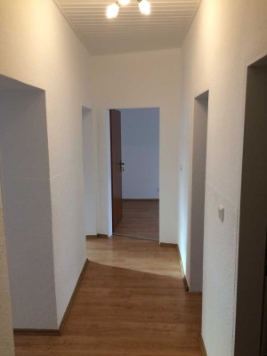 3-Zimmer-Wohnung mit Balkon, Einbauküche, Nähe Altstadt und Hauptbahnhof.