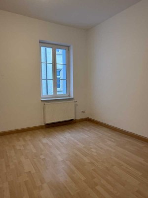 Moderne 4-Zimmer-Wohnung mit Balkon in Top-Lage zu vermieten!