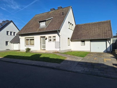 Haus mit großem Potenzial – 6-Zimmer-Immobilie mit Garage, Keller und großzügigem Grundstück
