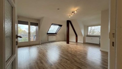 Helle Dachgeschoss-Wohnung im Eckerkamp / Hoheneichen in Hamburg Wellingsbüttel