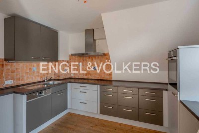 Maisonette mit Balkon, Dachterrasse & Doppelgarage – Wohnen mit Weitblick auf zwei Ebenen!