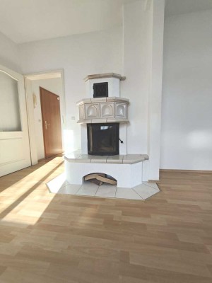 Schöne 2-Raum-Wohnung mit Kamin