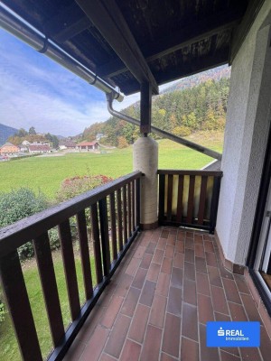 3-Zimmer-Wohnung mit überdachtem Balkon und Grünblick