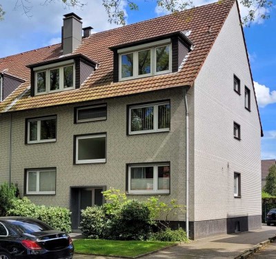 renovierte DG-Wohnung mit Balkon