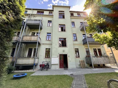 Komplette DG-Etage: 3 Whg - ca. 181 m² im Denkmalhaus – Eine Maisonette frei, Rendite & Eigennutz