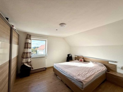 Helle 2 Zimmer Dachgeschosswohnung - nahe Memmingen mit Küche und Stellplatz