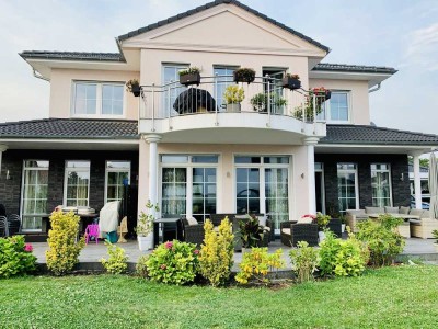 Repräsentative Luxus-Stadtvilla  mit Wellnessoase in Groß-Gerau